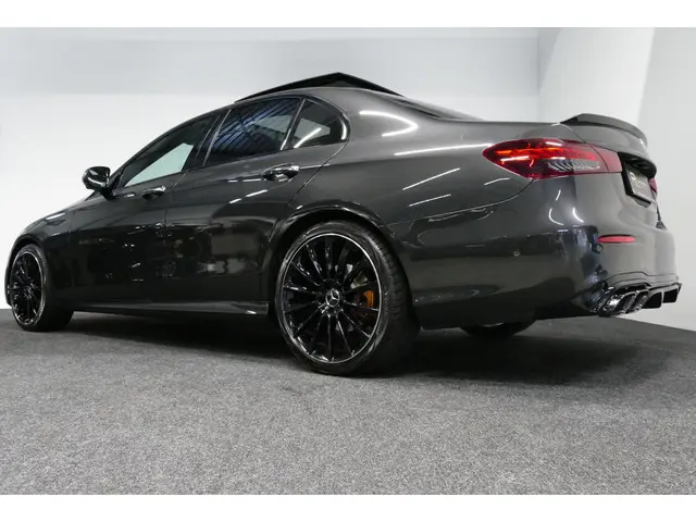 Mercedes-Benz E-Klasse 200 AMG Line 2020 Benzine 4