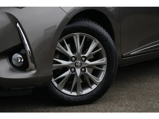 Toyota Yaris 1.5 Hybrid Executive 2017 Hybride Benzine 3