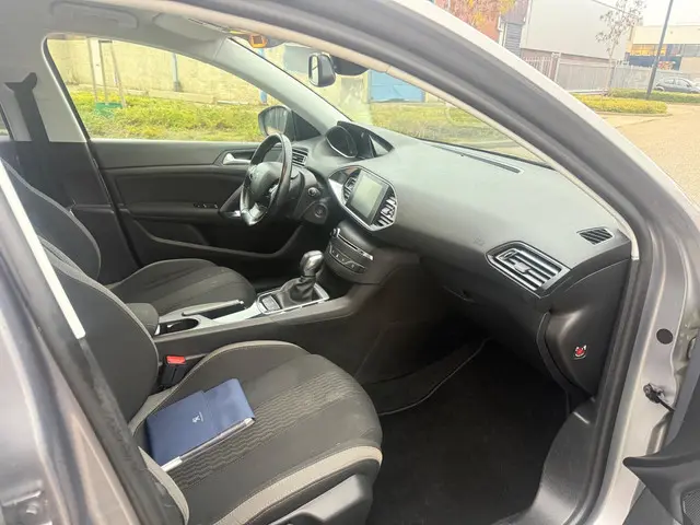 Peugeot 308 SW 1.2 PureTech Style 2015 Benzine 13