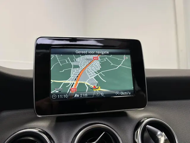 Mercedes-Benz GLA 180 Business Solution 2018 Benzine 19