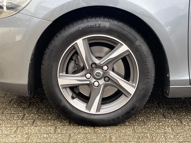 Volvo V40 2.0 T3 Momentum 2016 Benzine 47