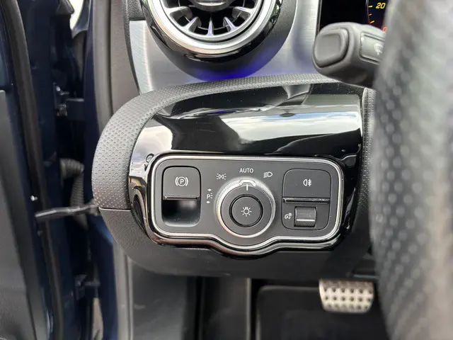 Mercedes-Benz A-Klasse Business AMG 2022 Benzine 17