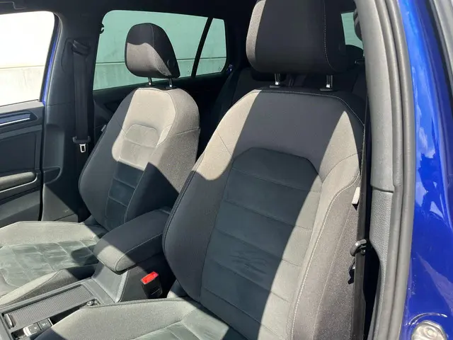 Volkswagen Golf 1.5 TSI Highline Business R 2018 Benzine 21