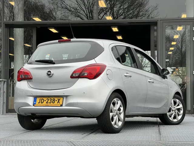 Opel Corsa 1.4 Edition 2016 Benzine 2