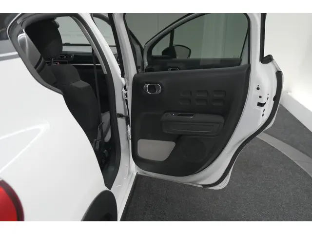 Citroën C3 PureTech 110 S&S Shine 2020 Benzine 63