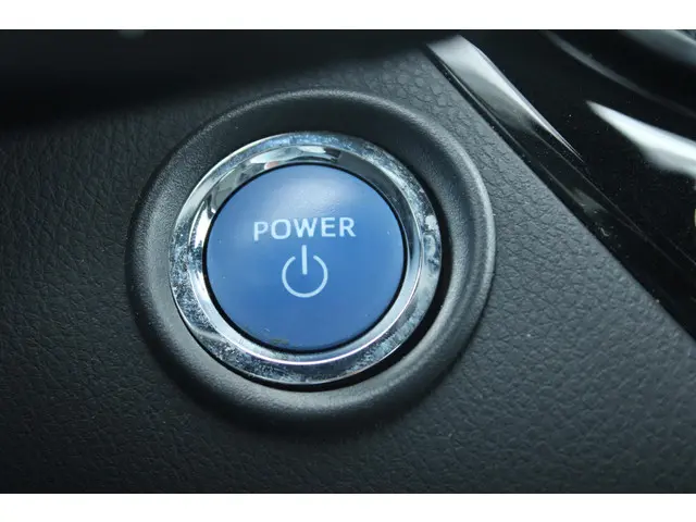 Toyota C-HR 1.8 Hybrid Dynamic 2019 Hybride Benzine 24
