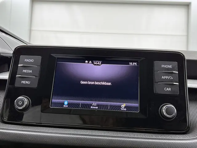 Škoda Fabia 1.0 MPI 80pk Ambition 2023 Benzine 23