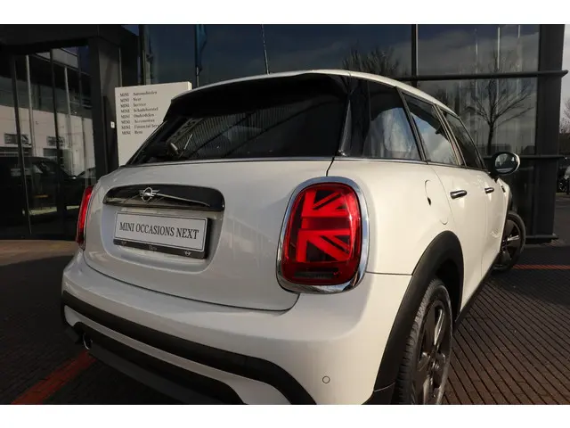MINI 5-Deurs Cooper 2024 Benzine 9