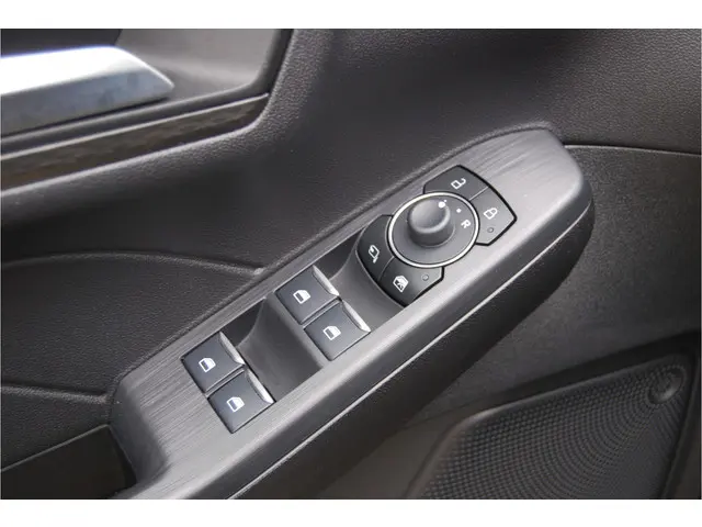 Ford Kuga 2.5 PHEV 243pk Titanium 2024 Hybride Benzine 13