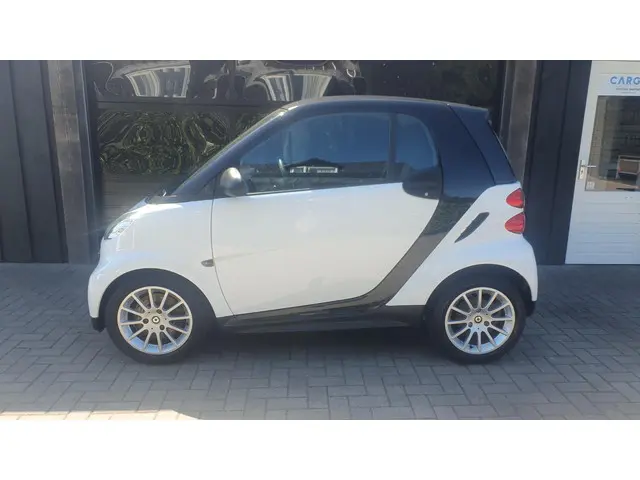 Smart Fortwo coupé 1.0 mhd Edition Pure 2013 Benzine 3