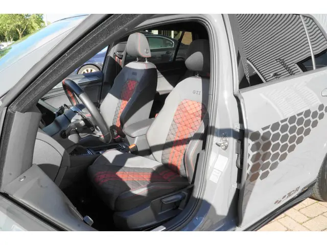 Volkswagen Golf 2.0 TSI GTI TCR PANO 2019 Benzine 16