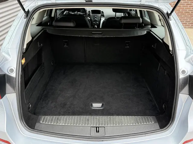 Opel Astra Sports Tourer 1.4 Turbo Sport + 2015 Benzine 28