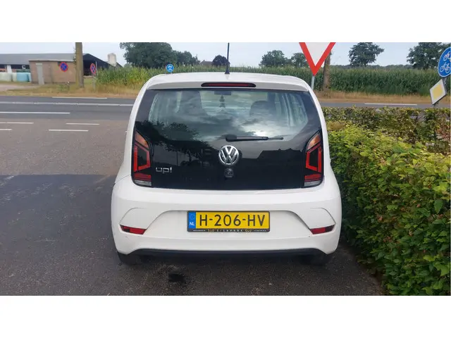Volkswagen up! 1.0 BMT move up! 2020 Benzine 9