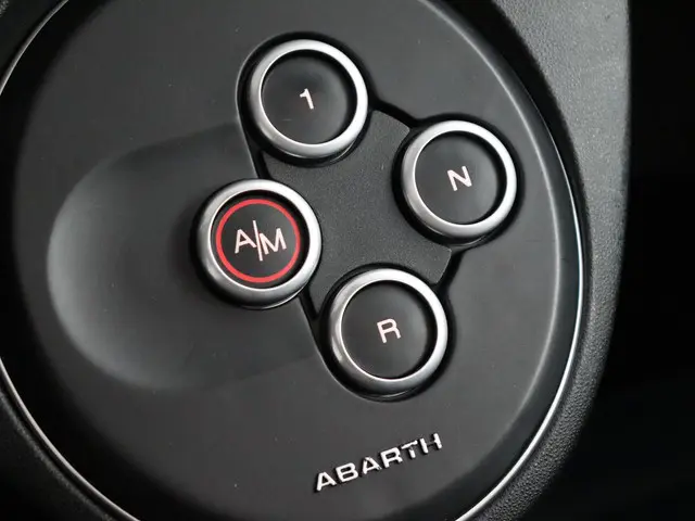 Abarth 695 1.4 T-Jet Rivale Cabrio 2018 Benzine 19