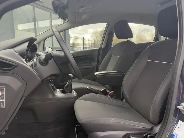 Ford Fiesta 1.0 Style 2015 Benzine 6