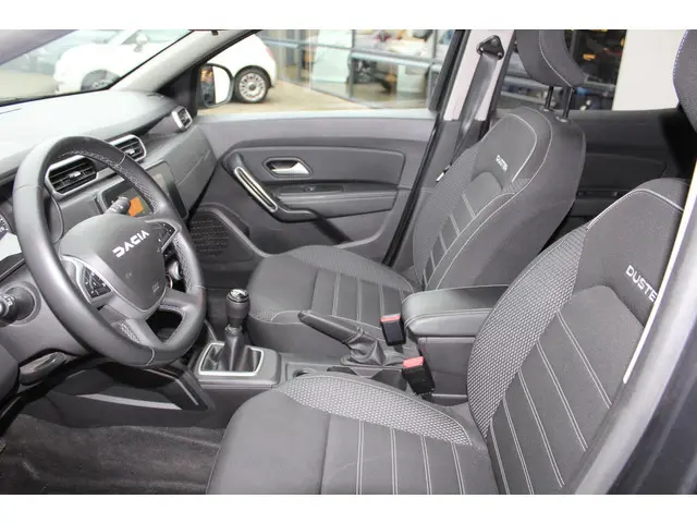 Dacia Duster 1.3 TCe 130 Journey 2023 Benzine 8