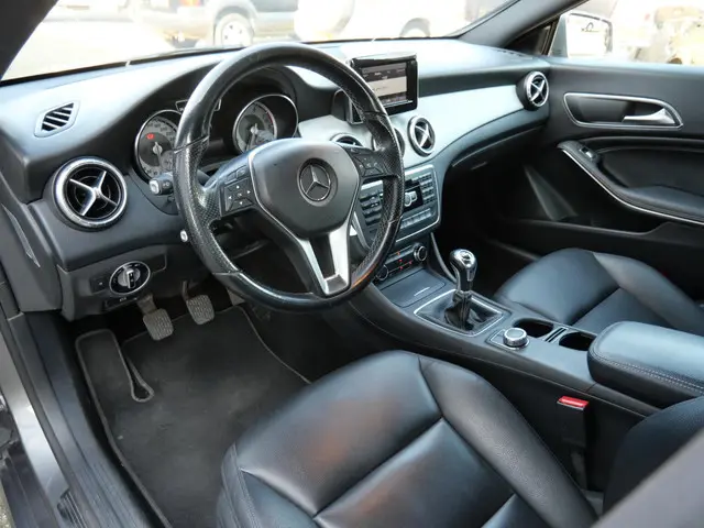 Mercedes-Benz CLA 200 Leder Xenon Pdc Led 2013 Benzine 12