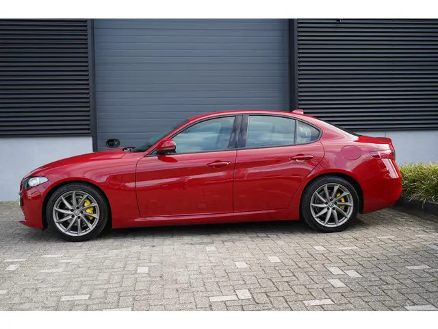 Alfa Romeo Giulia 2.0T Super 2018 Benzine 2