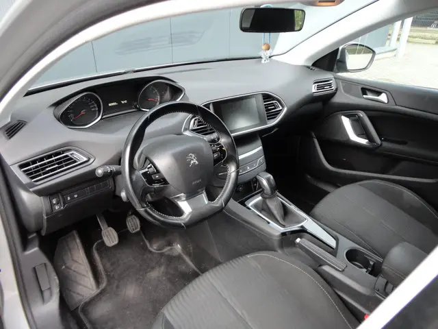 Peugeot 308 1.2 PureTech Blue Lease 2016 Benzine 13