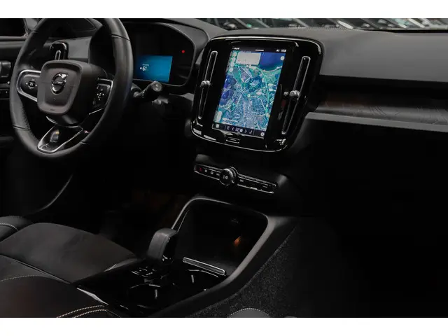 Volvo XC40 Recharge 70 kWh 2022 Elektrisch 45