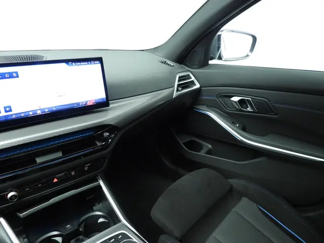 BMW 3 Serie Touring 330e 2024 Hybride Benzine 52