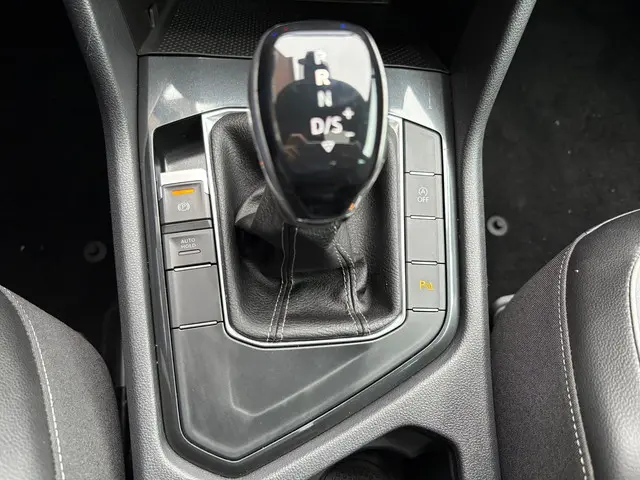 Volkswagen Tiguan 1.5 TSI R-Line Pano 2022 Benzine 42