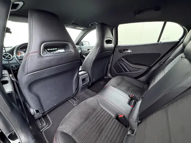 Mercedes-Benz GLA 180 AMG line 2016 Benzine 14