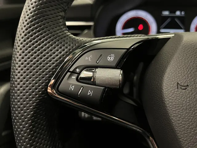 Škoda Kamiq 1.5 TSI ACT Monte Carlo Sport 2023 Benzine 25