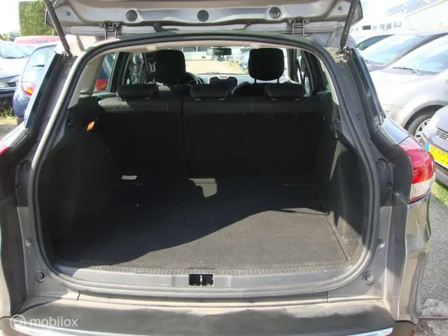 Renault Clio Estate 0.9 TCe Limited 2016 Benzine 8