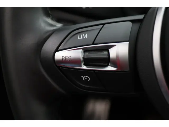 BMW 3 Serie Touring 318i M Sport Edition 2018 Benzine 41