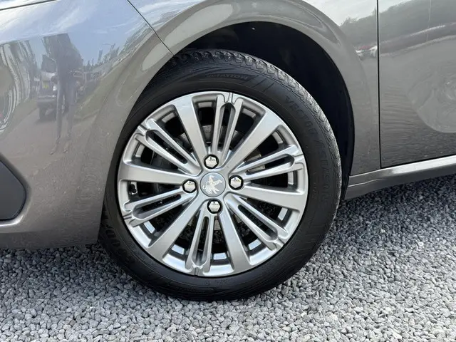Peugeot 208 1.2 PureTech Allure 2018 Benzine 28