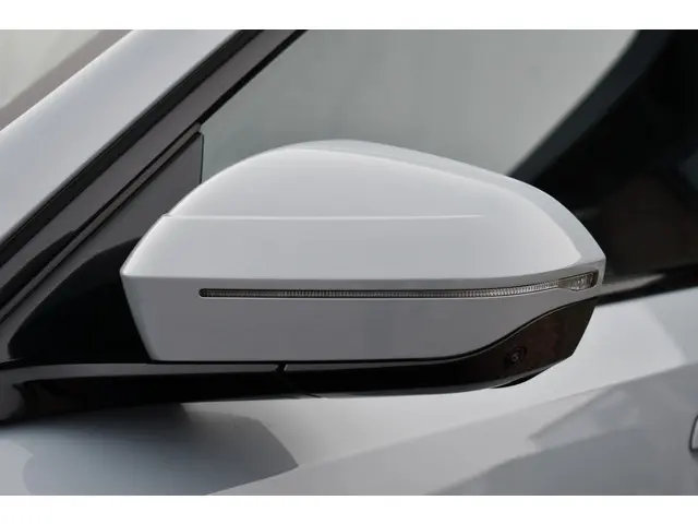 BMW 5 Serie Touring 520i M-Sport 2024 Benzine 64