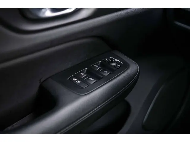 Volvo V60 2.0 B3 Essential Edition 2023 Benzine 23