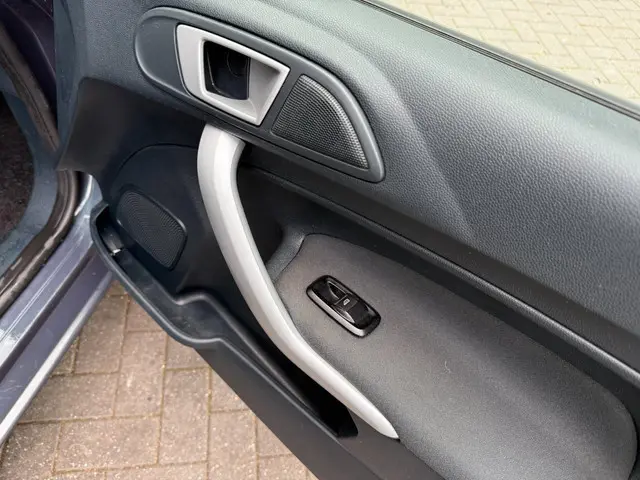 Ford Fiesta 1.4 Titanium|AUTOMAAT|NIEUWE APK 2012 Benzine 7