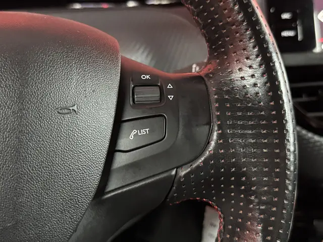 Peugeot 208 1.2 PureTech GT-line 2017 Benzine 30