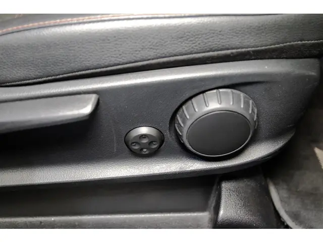 Mercedes-Benz GLA 250 e AMG Line 2021 Hybride Benzine 38