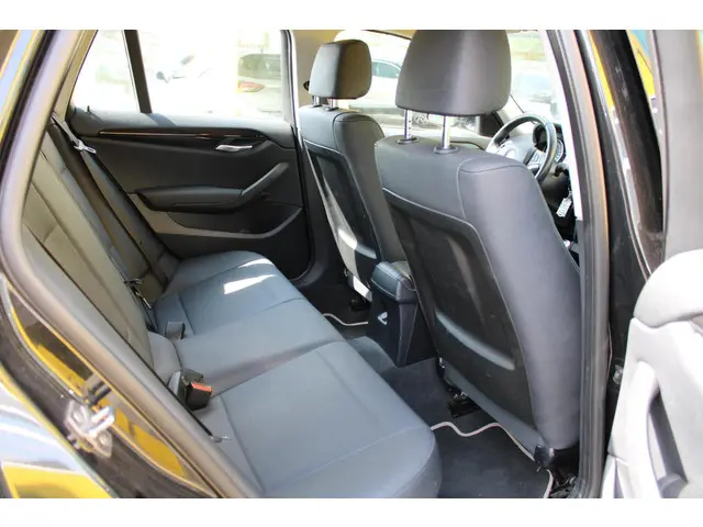 BMW X1 sDrive20i High Executive 2015 Benzine 15