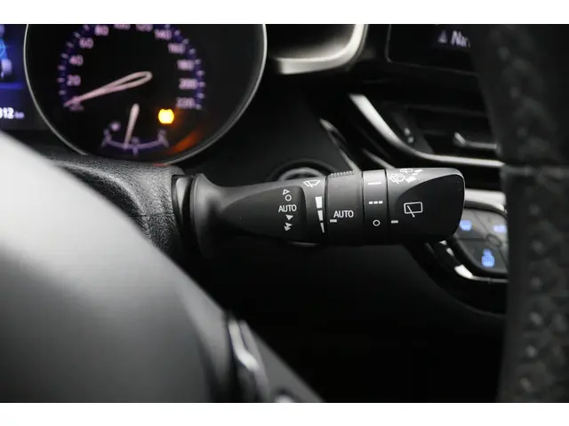 Toyota C-HR 1.8 Hybrid Bi-Tone 2018 Hybride Benzine 31