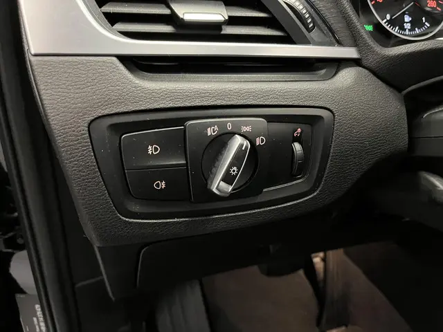 BMW X1 xDrive20i High Executive 2018 Benzine 30