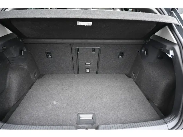 Volkswagen Golf 1.0 TSI Life Business 2022 Benzine 29