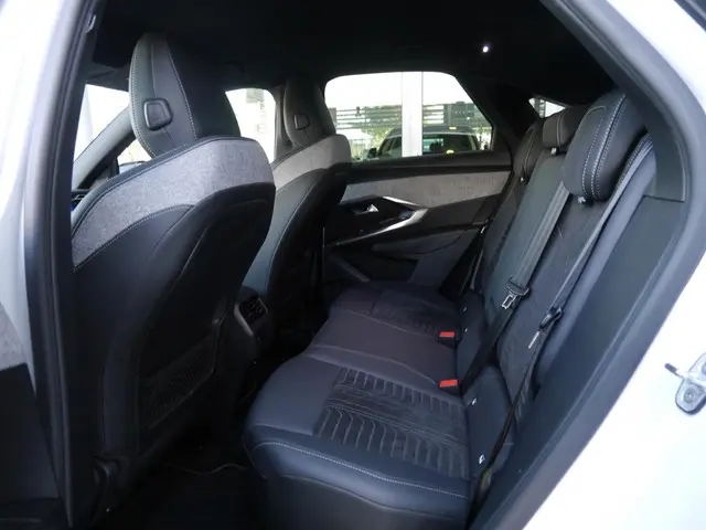 Peugeot 3008 1.2 Hybrid 136 GT 2024 Hybride Benzine 11