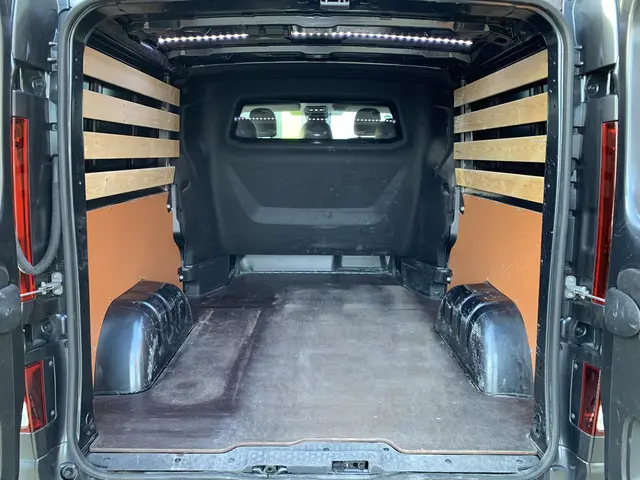 Renault Trafic 2.0 dCi 150 T29 L2H1 DC Luxe 2022 Diesel 8