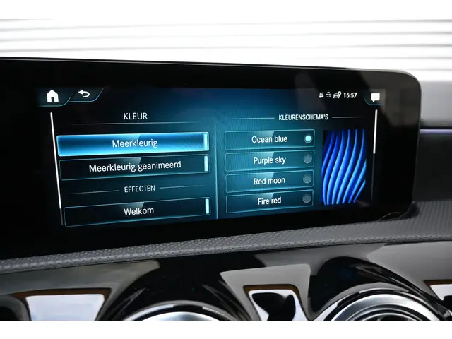 Mercedes-Benz A-Klasse 180 AMG Line 2022 Benzine 28