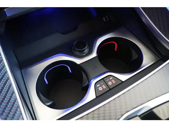 BMW XM Label Red 2024 Hybride Benzine 23