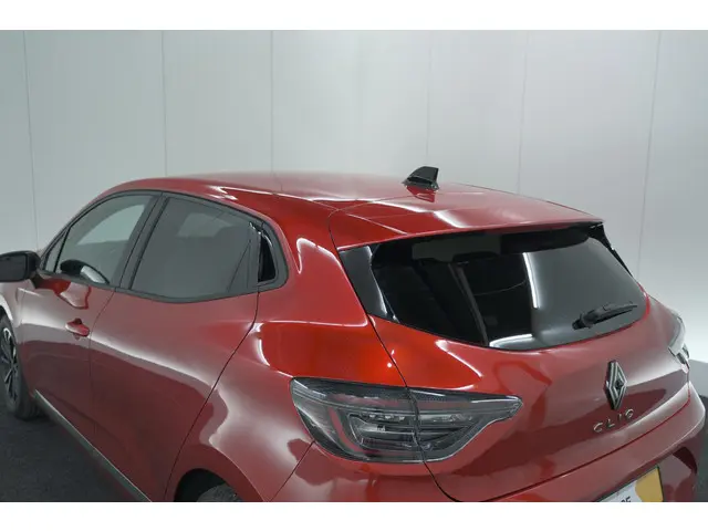 Renault Clio TCe 90 GPF techno 2025 Benzine 24