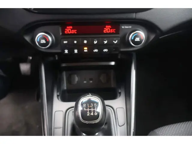 Kia Carens 1.6 GDi ExecutiveLine 2015 Benzine 15