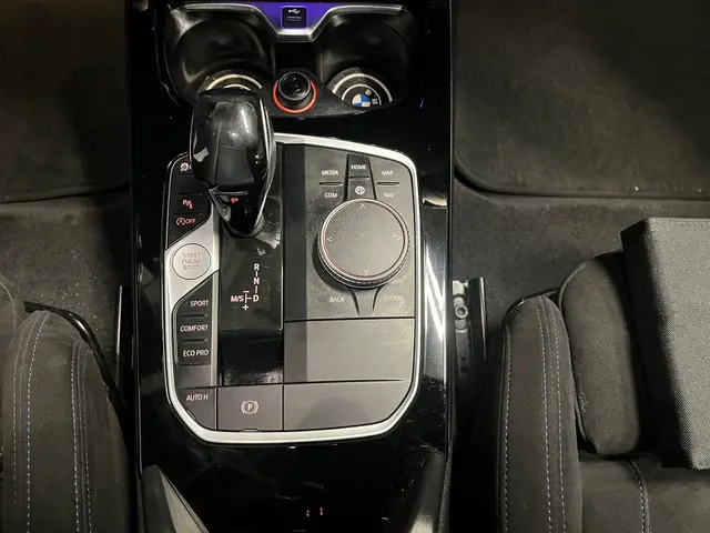 BMW 1 Serie 118i High Executive - Schade 2019 Benzine 31