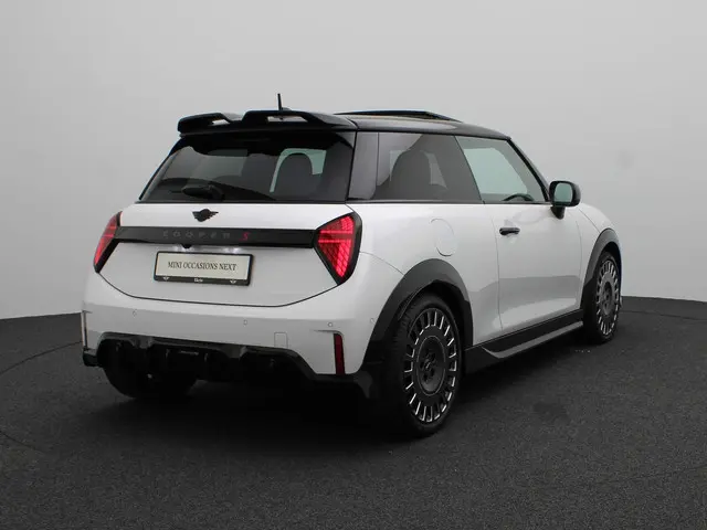 MINI 3-Deurs Cooper S 2024 Benzine 2