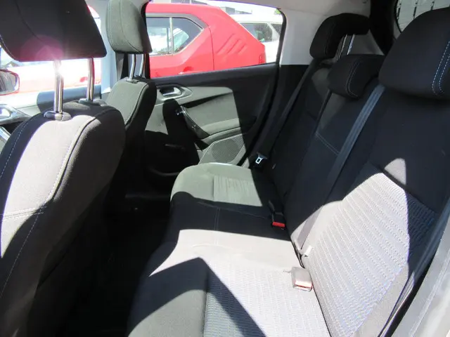 Peugeot 208 1.6 VTi Allure Rosé goud 2013 Benzine 8