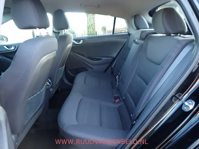 Hyundai IONIQ 1.6 GDi 2018 Hybride Benzine 10